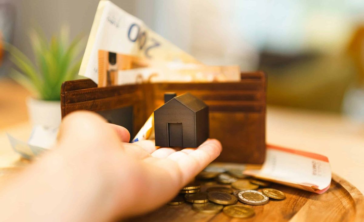 House prices versus inflation 1 jakub zerdzicki c ZfHMlrWc unsplash scaled 2a372dd1